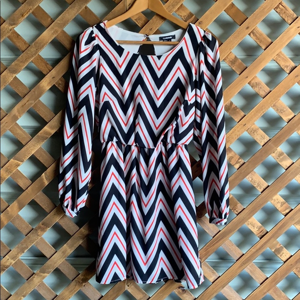 ♥️ 3/$15 My Michelle Dress zigzag/chevron elbow sleeves, size S
